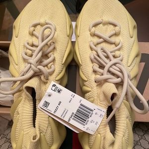 Adidas Yeezy 450 Sulfur 2022 Size 8.5 Women’s/Size 7 Men’s